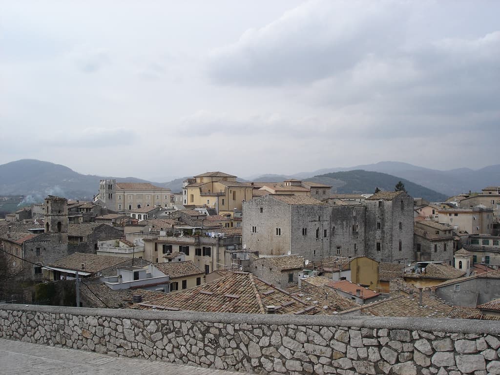 Vista di Alatri, borgo collinare in provincia di Frosinone